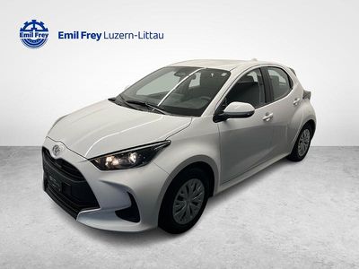Weiss Gebraucht 2025 Toyota Yaris Hybrid Comfort Limousine | CHF 23’340 (Guter Preis)