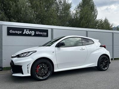 Weiss Neu 2025 Toyota Yaris Sport Limousine | CHF 49’500 (Fairer Preis)