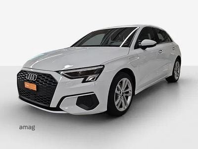 Gletscherweiss metallic Gebraucht 2021 Audi A3 Ambiente Limousine | CHF 25’490