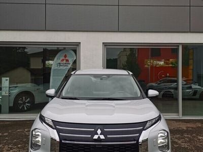 Neu Mitsubishi Outlander P-HEV Invite 306 PS (225 kW) 2025