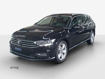 Deep black nacré Gebraucht 2023 VW Passat Elegance Kombi | CHF 26’990 (Guter Preis)