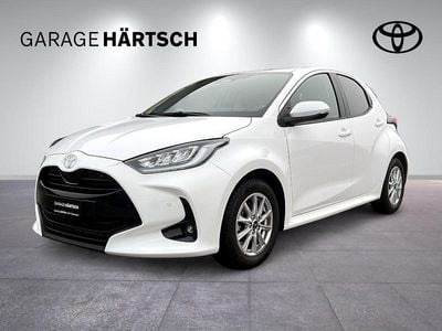 Weiss Gebraucht 2025 Toyota Yaris Hybrid Trend Limousine | CHF 25’990 (Fairer Preis)