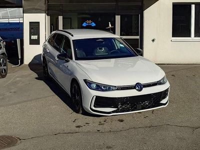 Gebraucht VW Passat R-line 193 PS (141 kW) 2024 Kombi