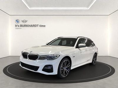Gebraucht BMW 330e M Sport 293 PS (215 kW) 2022 Weiss Kombi