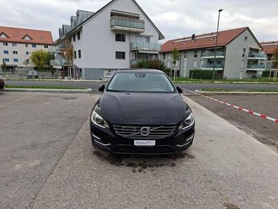 Gebraucht 2015 Volvo V60 Summum Kombi | CHF 17’900 (Fairer Preis)