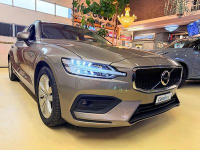 Gebraucht Volvo V60 Momentum 163 PS (119 kW) 2021 Kombi