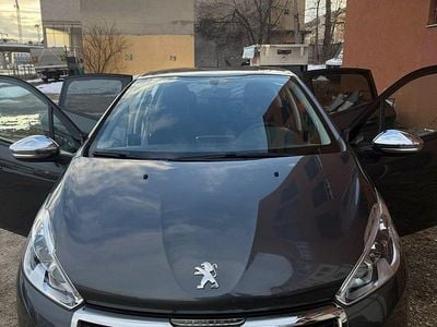 Gebraucht Peugeot 208 Allure 110 PS (80 kW) 2016 Kleinwagen