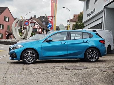 Blau Gebraucht 2022 BMW 118 Shadowline Kleinwagen | CHF 20’990 (Guter Preis)