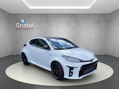 Weiss Gebraucht 2022 Toyota Yaris Sport Kleinwagen | CHF 36’900 (Etwas zu teuer)
