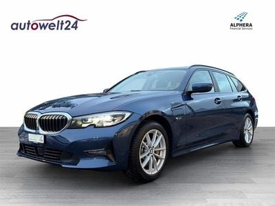 Blau Gebraucht 2021 BMW 330e Advantage Kombi | CHF 20’500 (Fairer Preis)