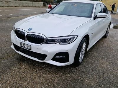 BMW 330e