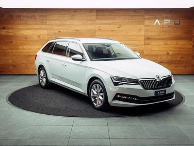 Weiss Gebraucht 2025 Skoda Superb Ambition Kombi | CHF 30’750 (Etwas zu teuer)
