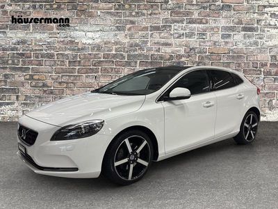 Weiss Gebraucht 2013 Volvo V40 Momentum Kombi | CHF 12’900 (Etwas zu teuer)
