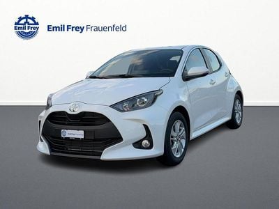 Weiss Neu 2025 Toyota Yaris Hybrid Comfort Limousine | CHF 24’130 (Guter Preis)
