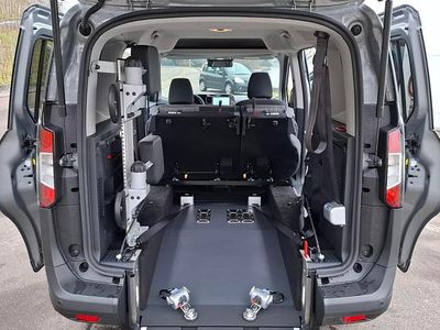 Gebraucht Ford Tourneo Courier Titanium 124 PS (91 kW) 2025 Van / Kleinbus