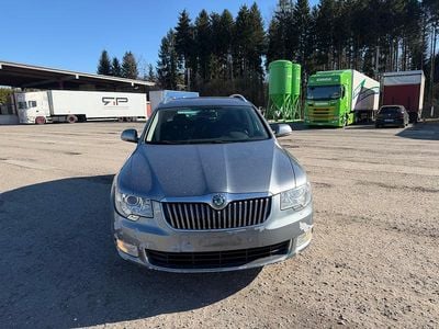 Gebraucht Skoda Superb Elegance 140 PS (102 kW) 2011 Kombi