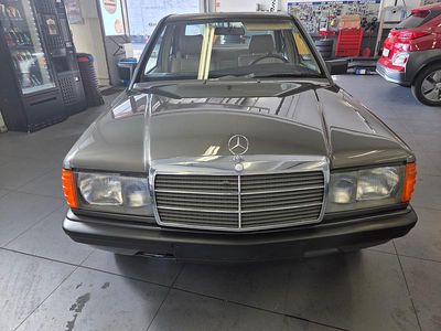 Gebraucht Mercedes 190 122 PS (89 kW) 1985 Limousine