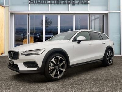 Weiss Gebraucht 2024 Volvo V60 CC Ultimate Kombi | CHF 69’950