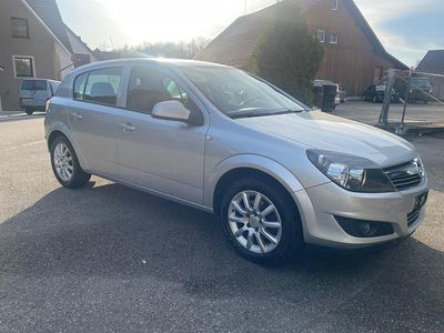 Gebraucht Opel Astra Enjoy 115 PS (84 kW) 2012