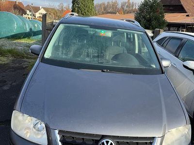 Gebraucht 2004 VW Touran Trendline Van / Kleinbus | CHF 1’900 (Etwas zu teuer)