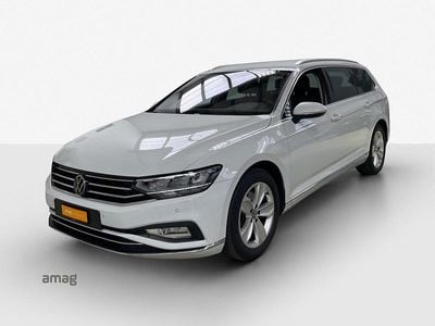Bianco ghiacciaio metallizzato Gebraucht 2023 VW Passat Elegance Kombi | CHF 28’900 (Fairer Preis)
