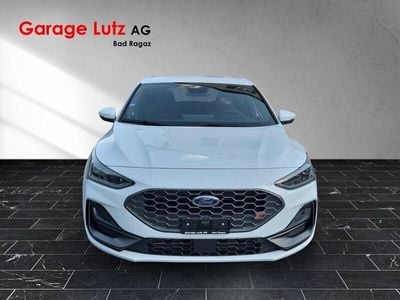 Weiss Gebraucht 2022 Ford Focus ST Limousine | CHF 36’990 (Fairer Preis)