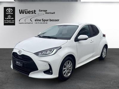 Weiss Gebraucht 2025 Toyota Yaris Hybrid Trend Limousine | CHF 25’540 (Fairer Preis)