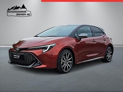 Rot Neu 2025 Toyota Corolla Sport Limousine | CHF 43’400 (Etwas zu teuer)