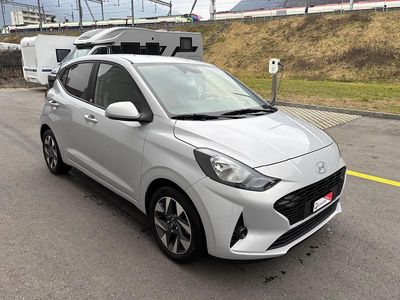 Gebraucht Hyundai i10 84 PS (61 kW) 2024 Silber Kleinwagen