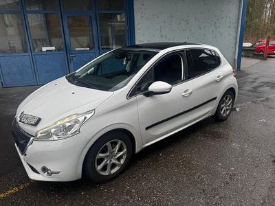 Gebraucht Peugeot 208 Allure 120 PS (88 kW) 2015 Kleinwagen