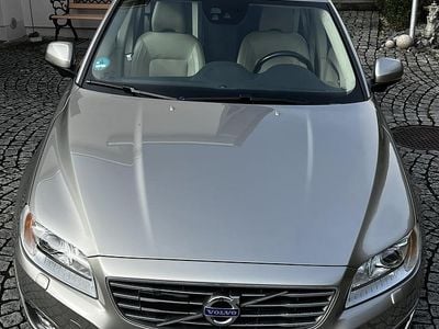 Gebraucht Volvo V70 Summum 181 PS (133 kW) 2015 Kombi