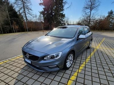 Gebraucht 2015 Volvo V60 R-Design Kinetic Kombi | CHF 16’899