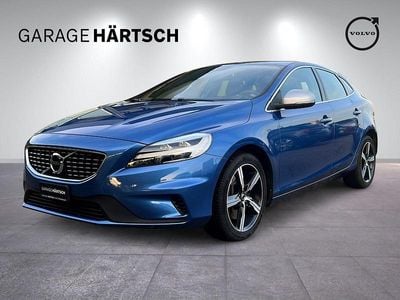 Blau Gebraucht 2019 Volvo V40 R-Design Momentum Kombi | CHF 17’990 (Etwas zu teuer)