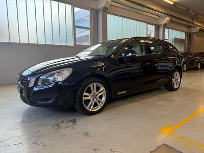 Gebraucht 2011 Volvo V60 Momentum Kombi | CHF 9’890 (Etwas zu teuer)