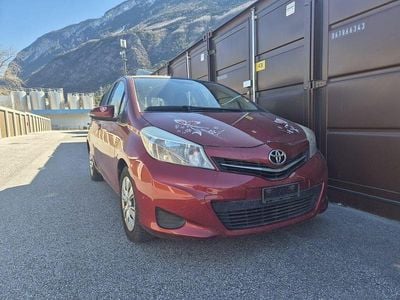 Gebraucht Toyota Yaris Luna 90 PS (66 kW) 2013 Limousine