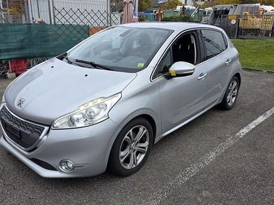 Gebraucht 2013 Peugeot 208 Allure Kleinwagen | CHF 3’500 (Teuer)
