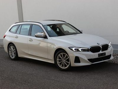 Weiss Gebraucht 2023 BMW 320e Comfort Edition Kombi | CHF 32’500 (Guter Preis)