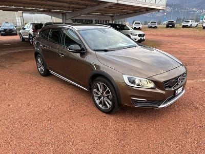 Gebraucht 2016 Volvo V60 CC Summum Kombi | CHF 15’900 (Superpreis)