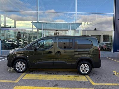 Neu Peugeot Rifter Allure 130 PS (95 kW) 2025 Grün Van / Kleinbus