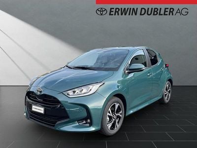 Grün Neu 2025 Toyota Yaris Hybrid Trend Limousine | CHF 28’340 (Etwas zu teuer)