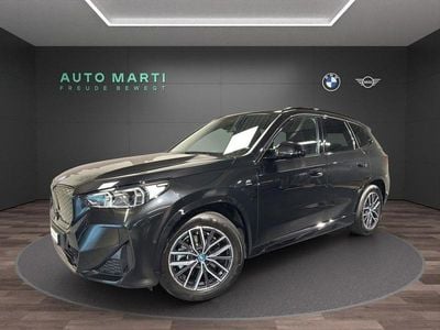 Saphirschwarz metall mét. Gebraucht 2024 BMW iX1 M Sport SUV | CHF 48’000 (Fairer Preis)