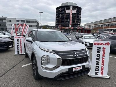 Neu Mitsubishi Outlander P-HEV Invite 306 PS (225 kW) 2026 Weiss