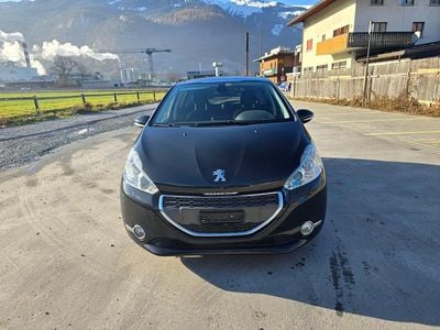 Gebraucht 2012 Peugeot 208 Allure Kleinwagen | CHF 1’900
