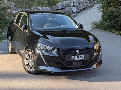 Gebraucht 2022 Peugeot e-208 Allure Kleinwagen | CHF 22’000 (Etwas zu teuer)