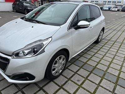 Gebraucht 2016 Peugeot 208 Allure Kleinwagen | CHF 3’200 (Superpreis)
