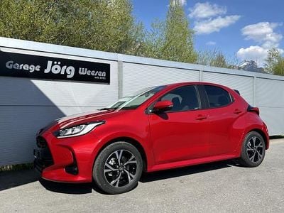 Rot Gebraucht 2024 Toyota Yaris Hybrid Trend Limousine | CHF 24’800 (Fairer Preis)