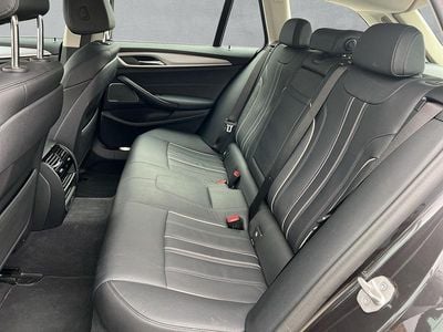 Gebraucht BMW 530 Sport Line 286 PS (210 kW) 2023 Grau Kombi