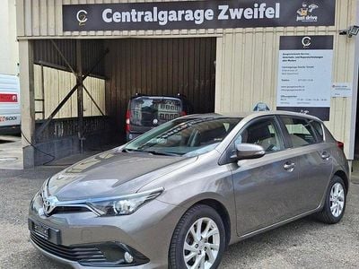 Gebraucht 2017 Toyota Auris Premium Limousine | CHF 10’498 (Fairer Preis)