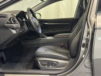 Gebraucht Toyota Camry Premium 218 PS (160 kW) 2024 Silber Limousine