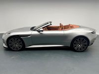 Gebraucht Aston Martin DB12 680 PS (500 kW) 2024 Silber Cabrio